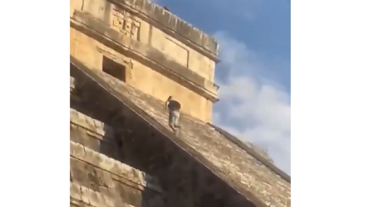 El turista fue recibido por una multitud enfurecida