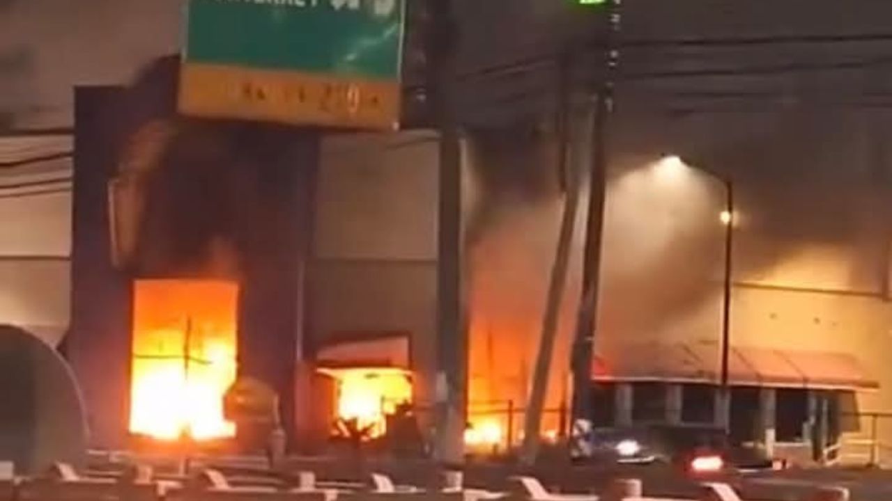 incendio en sucursal del pollo loco