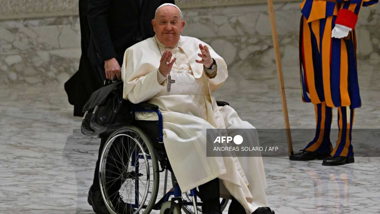 Papa Francisco en la explanada del Vaticano