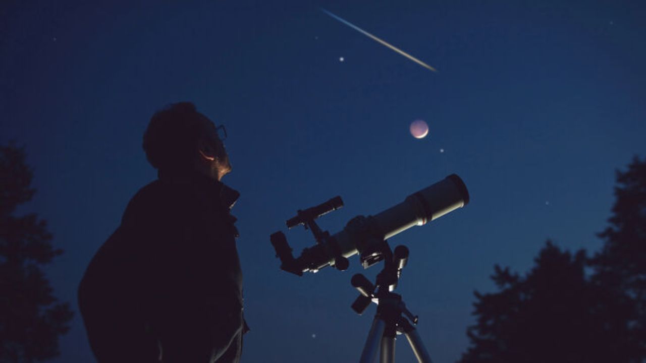 Para disfrutar al máximo de los eventos astronómicos , se recomienda buscar lugares con cielos oscuros, alejados de la contaminación lumínica