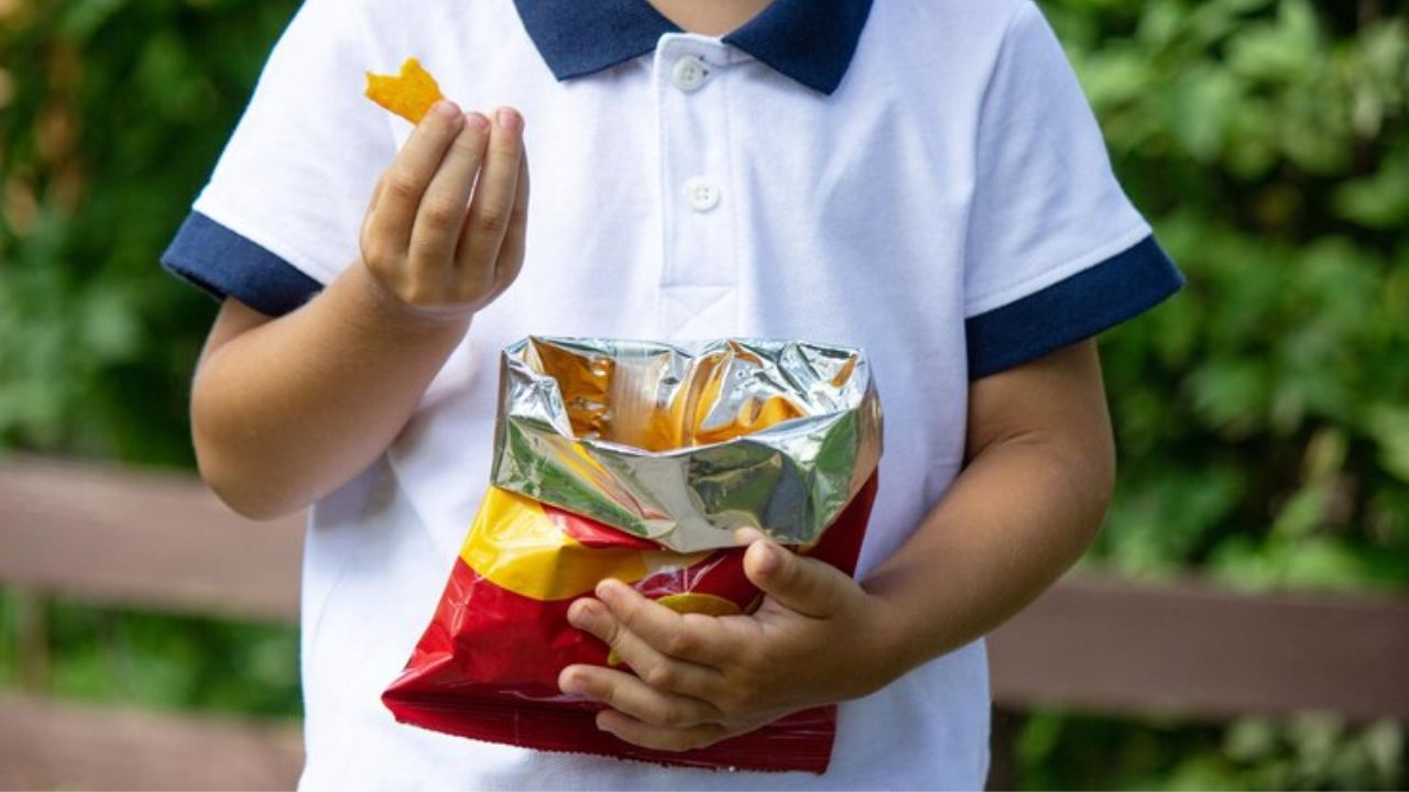 Entérate cómo y ante quién reportar a las escuelas que incumplan el programa Vive Saludable incumplan y no vendan comida saludable.