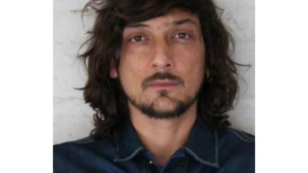 León Larregui, es conocido por ser el vocalista de la banda mexicana Zoé