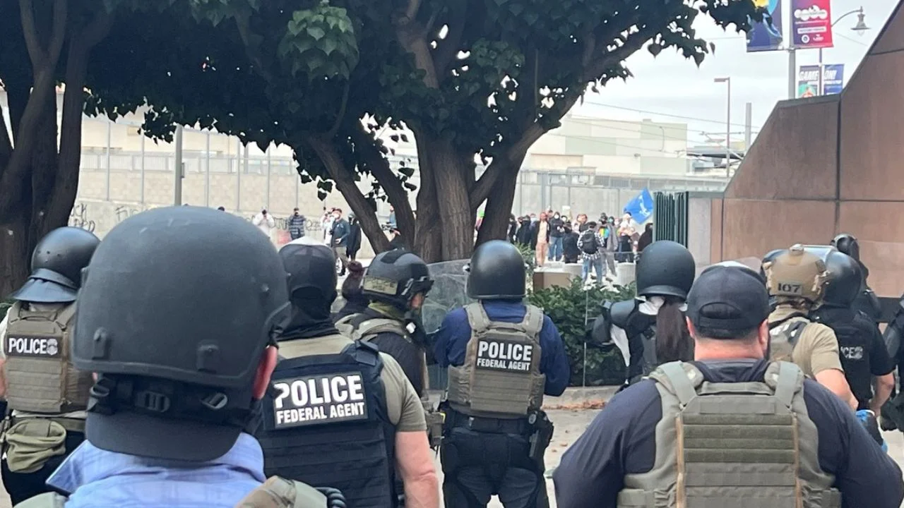 El Cónsul de México en Los Ángeles confirmó que de los 50 migrantes detenidos en las redadas del ICE, la mayoría son mexicanos.