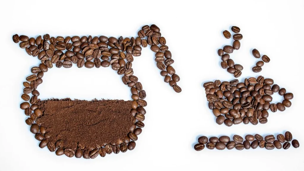 Conoce qué es y cuál es el efecto de la cafeína en el cuerpo y descubre qué pasa si consumes demasiada en bebidas como el café.