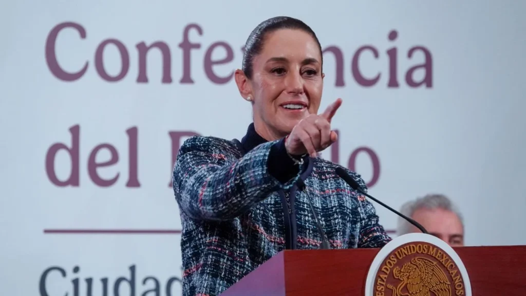 Claudia Sheinbaum durante la conferencia Mañanera del Pueblo