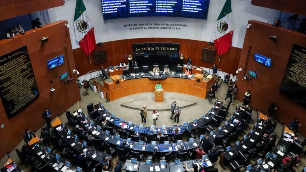 Con 74 votos a favor, 13 en contra y 19 abstenciones en lo general, el Senado mexicano avaló el dictamen que reforma la Ley Antilavado.