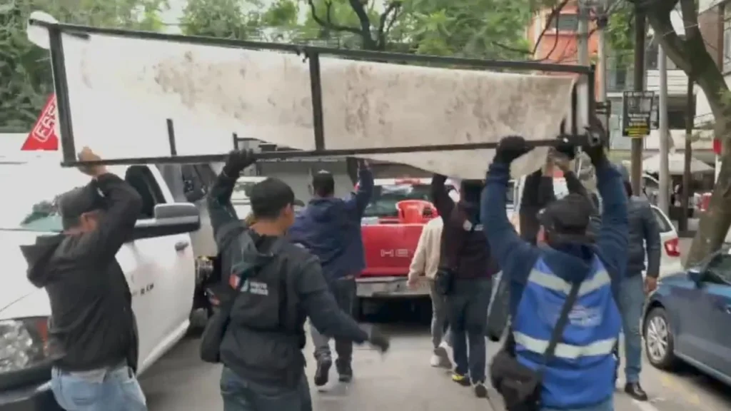 En 27 negocios, los propietarios aceptaron retirar los enseres  y pérgolas de manera voluntaria y trabajar dentro de la norma