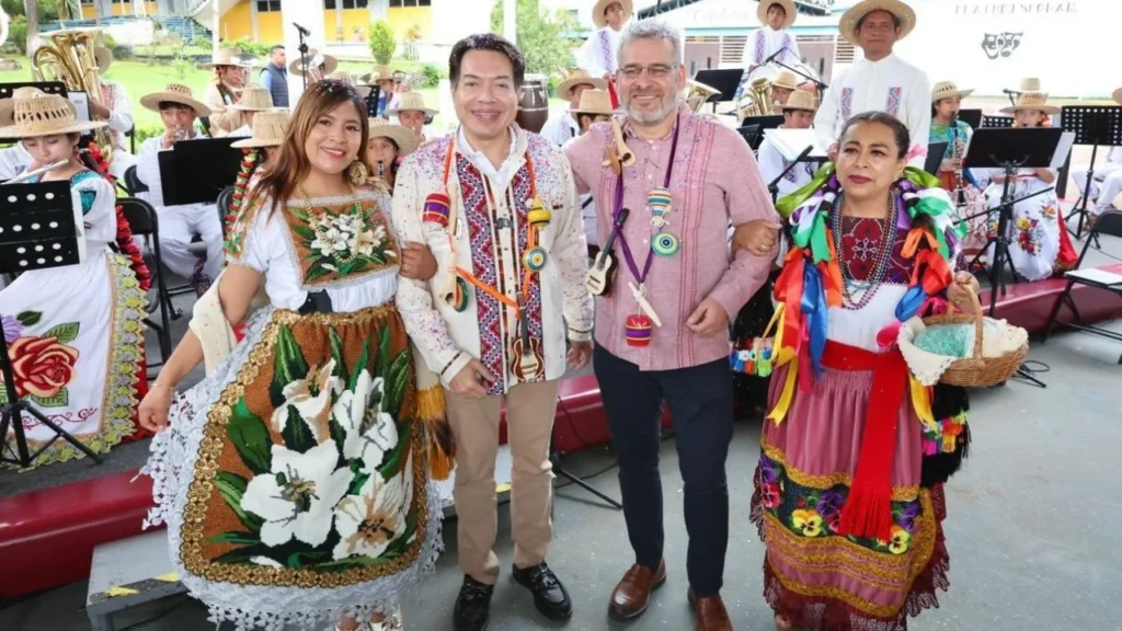 Se espera que este año se distrubuyan 10 mil instrumentos en escuelas secundarias de Michoacán, informó Alfredo Ramírez Bedolla.