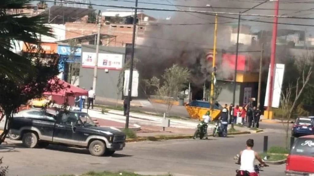 En diversos puntos de Aguascalientes, se registró la quema de varios vehículos