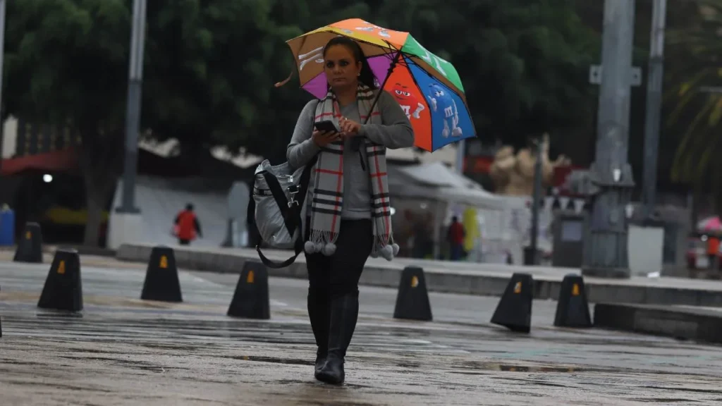 Las lluvias fuertes de este martes activaron triple alerta en la CDMX.