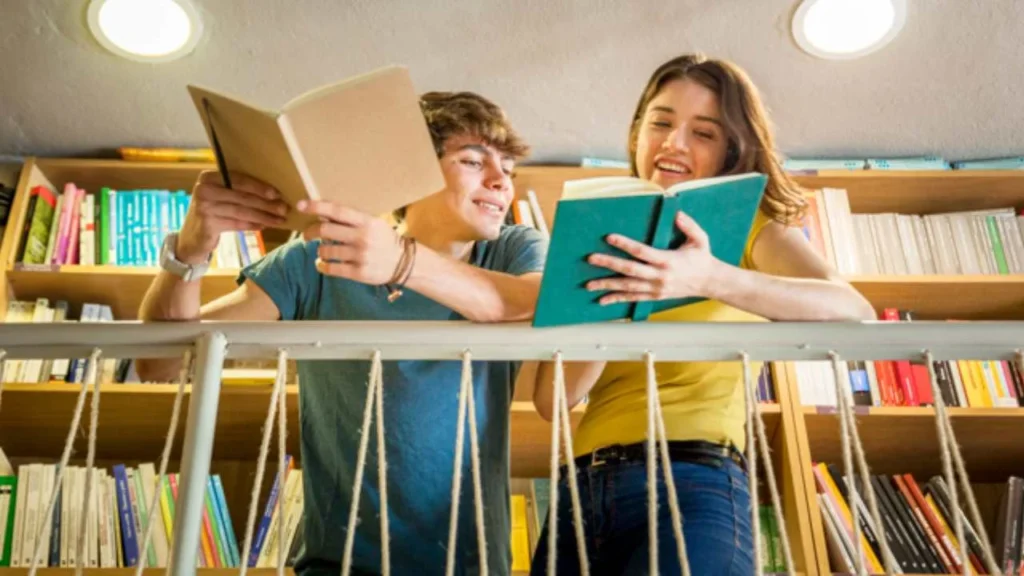 Una de las razones por las que los clásicos logran mantenerse en las nuevas generaciones es la cantidad de adaptaciones modernas.