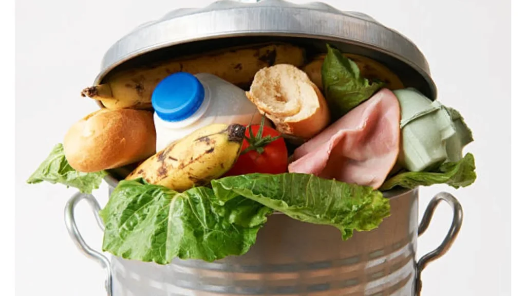 Reducir los desperdicios de comida no solo implica un ahorro económico , sino también un impacto en el medio ambiente 