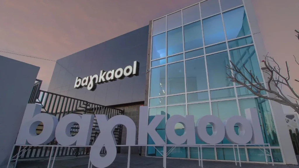 Bankaool continúa su modelo híbrido que combina la atención personalizada