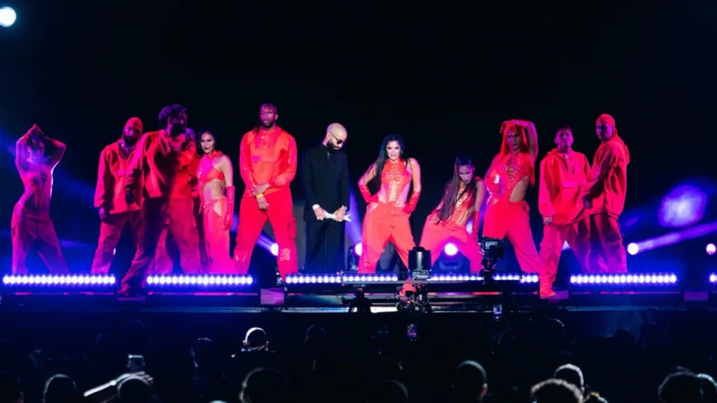 Karina Celis ha participado en el equipo de baile de artistas de talla nacional e internacional.