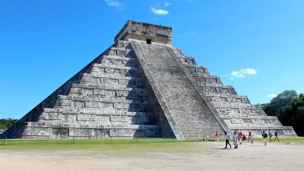 Chichén Itzá rompe récord de afluencia en el equinoccio