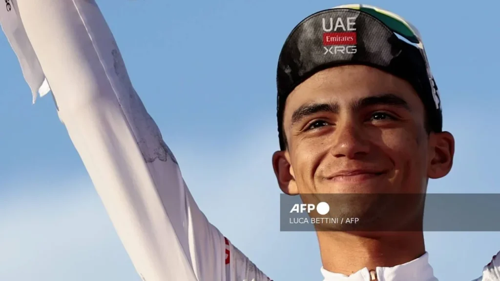Del Toro gana en la Toscana e impone marca con UAE Team Emirates