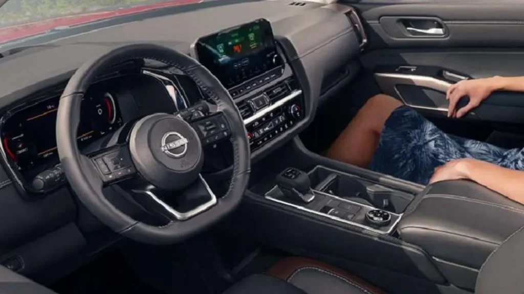 Las actualizaciones del Nissan Pathfinder todo-terreno resaltan por sus atributos exteriores, equipamiento y su propuesta de tren motriz.