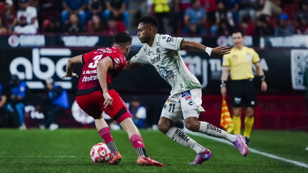 Xolos de Tijuana aprovecho su condición de local y dominó a las fieras del Club León con cinco goles que los dejaron en el lugar 10.