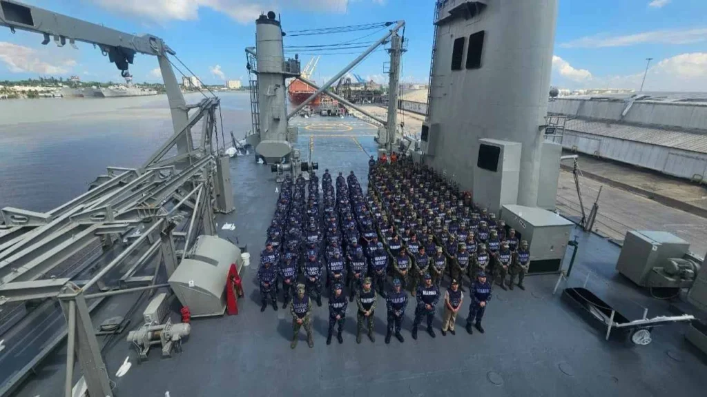 Están desplegados 3 mil 300 elementos para apoyar a los damnificados en Veracruz.