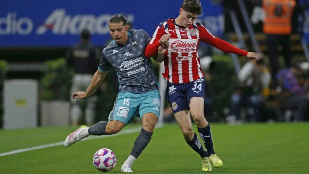 Chivas consiguió su cuarta victoria de forma consecutiva en el Torneo Apertura 2025 con un marcador de 2-0 frente a Mazatlán.