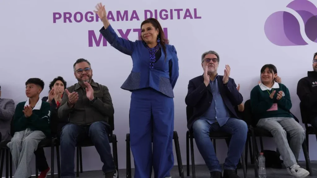 Clara Brugada dio arranque al programa Aula Digital Mixtli.