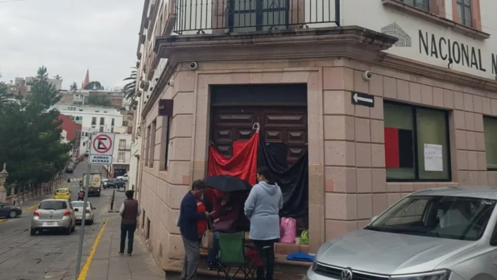 Desde el primer minuto del 1 de octubre de 2025, estalló una nueva huelga de trabajadores del Monte de Piedad.