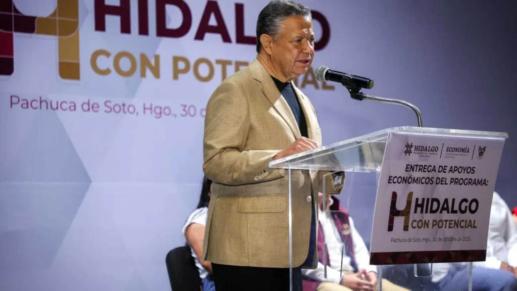 Julio Menchaca Salazar encabezó la entrega de apoyos económicos del programa “Hidalgo con Potencial” 2025.
