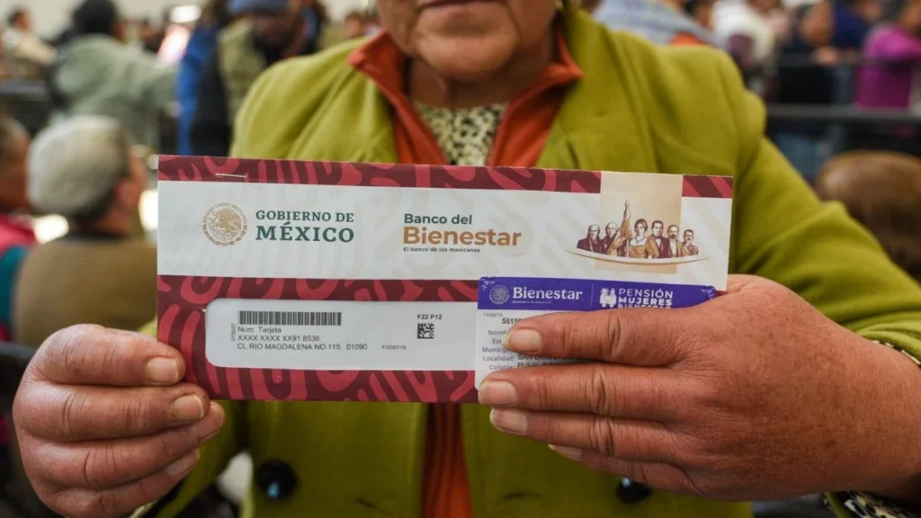 Si eres beneficiario de la Pensión Bienestar, aquí te decimos cuánto aumentará para el año 2026 y así puedas aprovecharlo al máximo.