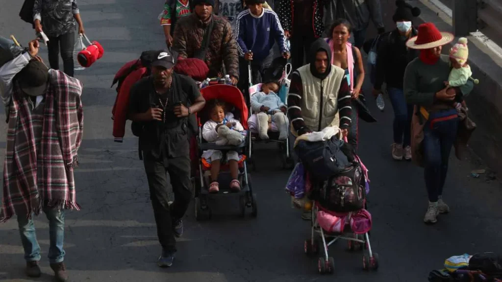 Las autoridades de la CDMX aseguran que los migrantes que vivían en campamentos, ahora están en refugios.