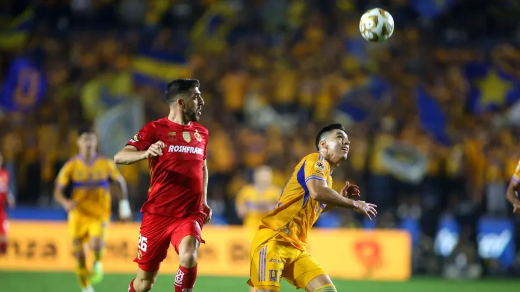 Tigres y Toluca jugaron la final de ida en el Estadio Universitario.