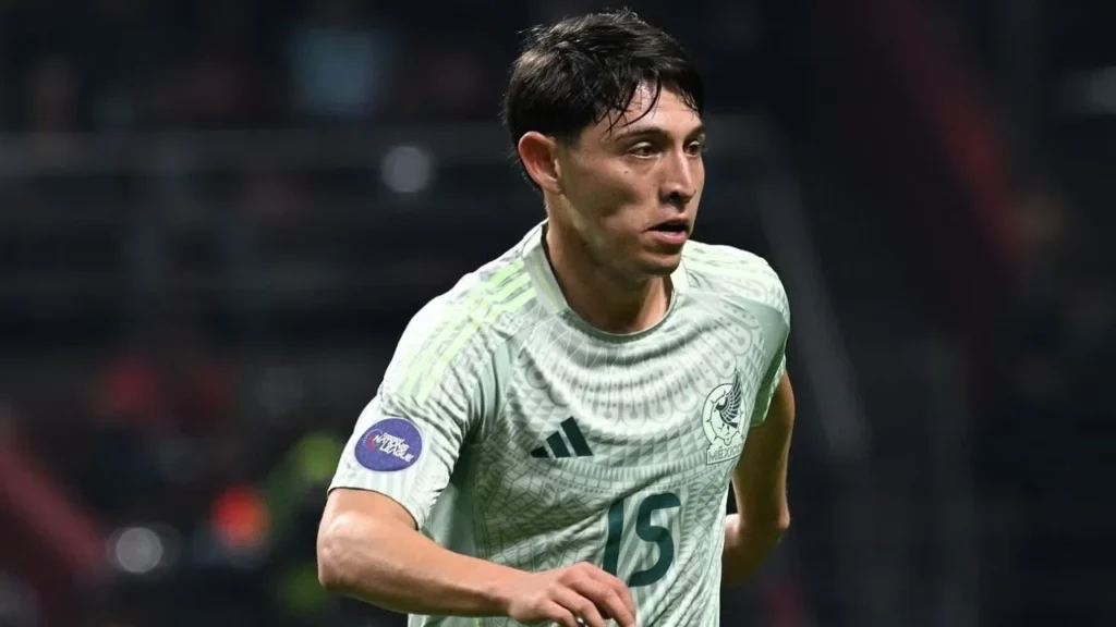 La Selección Mexicana anunció la baja de Gilberto Mora para los próximos duelos amistosos frente a Panamá y contra Bolivia.