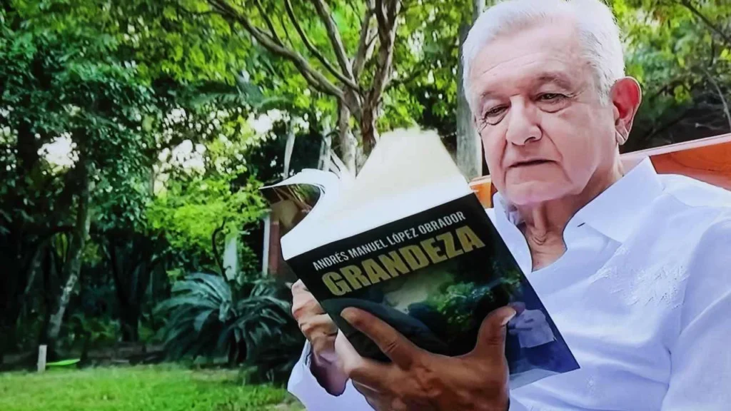 El pasado 30 de noviembre de 2025, AMLO presentó su libro 'Grandeza'.