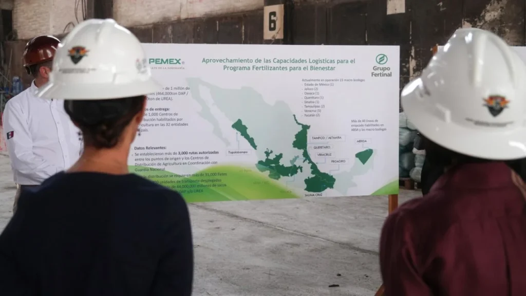 Como parte de su visita a Michoacán, Claudia Sheinbaum supervisó la planta de Fertinal de Pemex en Lázaro Cárdenas.