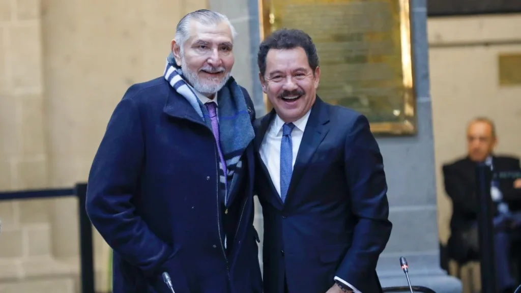 Adán Augusto López deja la coordinación de senadores de Morena