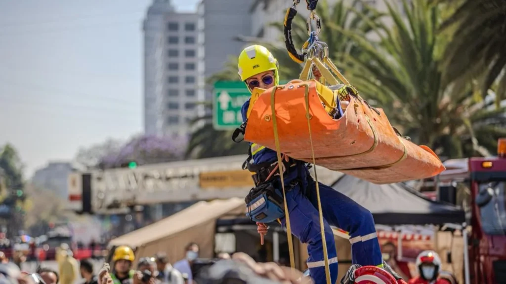 El simulacro en CDMX se llevó a cabo a las 11:00 horas y simuló un terremoto de magnitud 7.2 con epicentro en Pinotepa Nacional, Oaxaca.