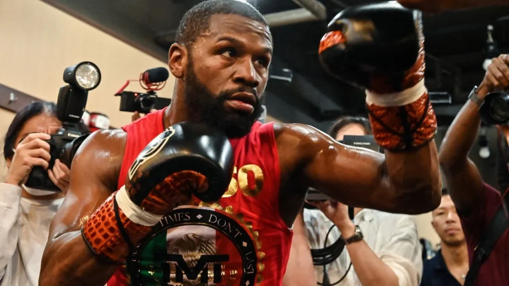 La última pelea profesional de Floyd Mayweather fue en 2017 contra la estrella de artes marciales mixtas (UFC) Conor McGregor.