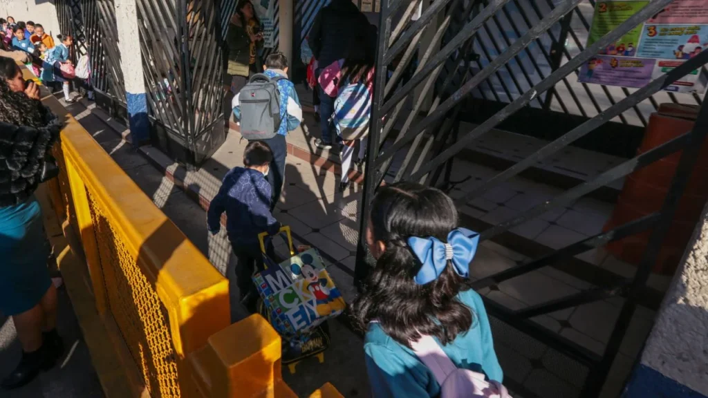 El calendario escolar de la Secretaría de Educación Pública confirma que del 13 al 16 de marzo de 2026 se formará el primer megapuente del mes en México.