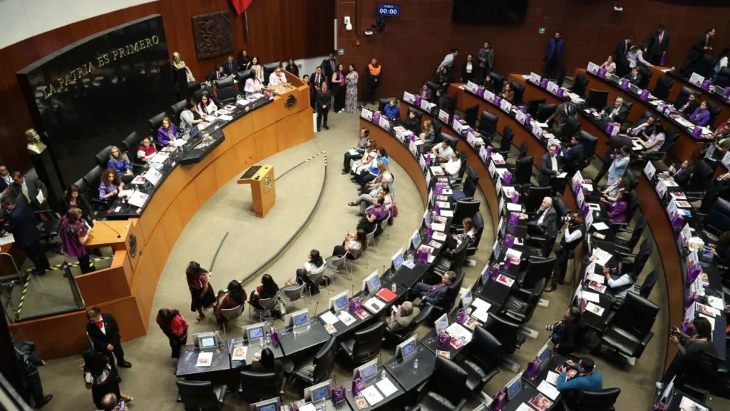 Turnan el Plan B en materia electoral a las Comisiones del Senado.