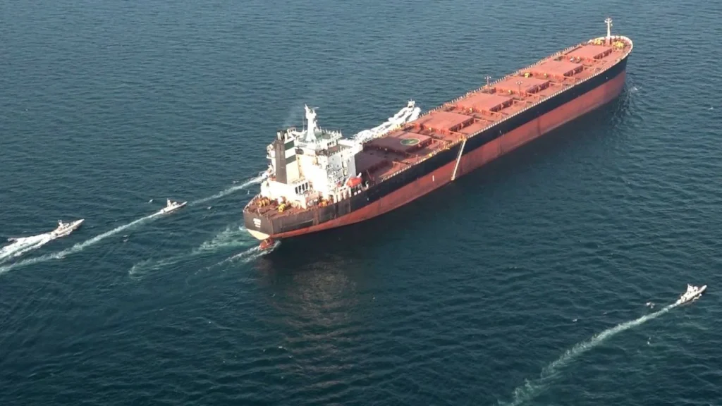 EU confirmó que bloqueará todos los puertos iraníes del Golfo Pérsico y de Omán, operación que mantiene abierto el Estrecho de Ormuz.