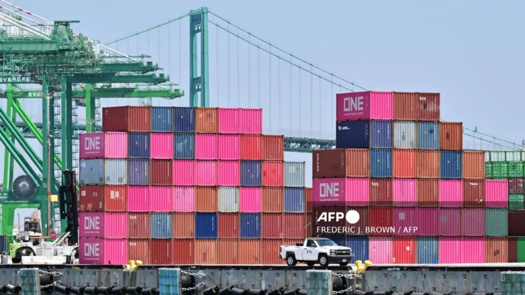 Aranceles de Trump afectan empleo e inflación en EU: Moody’s