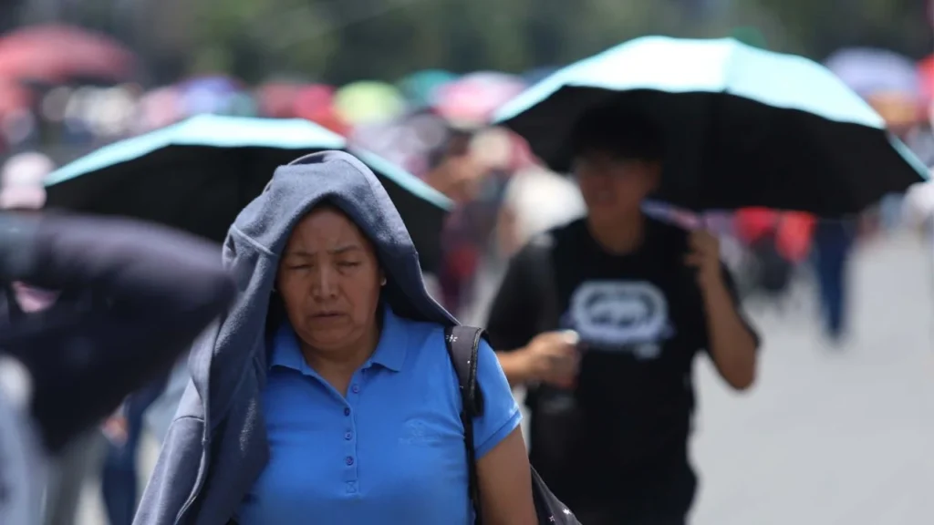 Clima hoy en México: la onda de calor mantiene temperaturas extremas en 24 estados, mientras lluvias fuertes, descargas eléctricas y posible granizo afectarán varias regiones del país