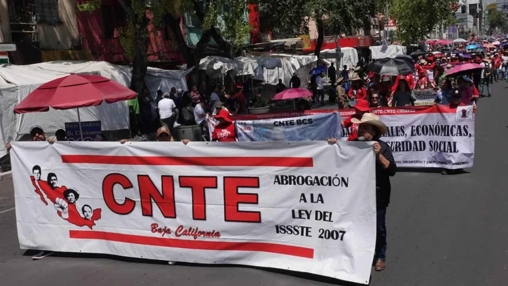 Integrantes de la CNTE amagan con más movilizaciones en la CDMX.