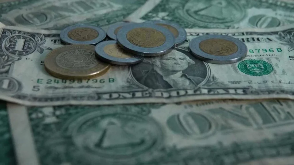 El Peso mexicano cerca de los $17 por dólar.