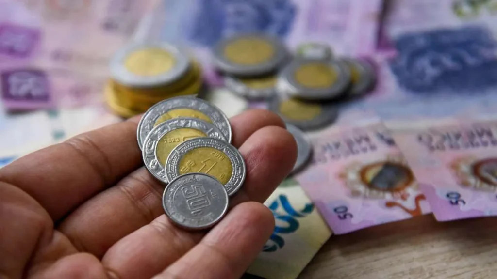 El avance del peso mexicano ocurrió pese a que el dólar mostró fortaleza.