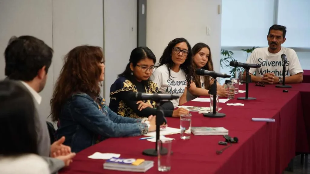 Un comité de la Semarnat se reunió con integrantes  de la organización Salvemos Mahahual.