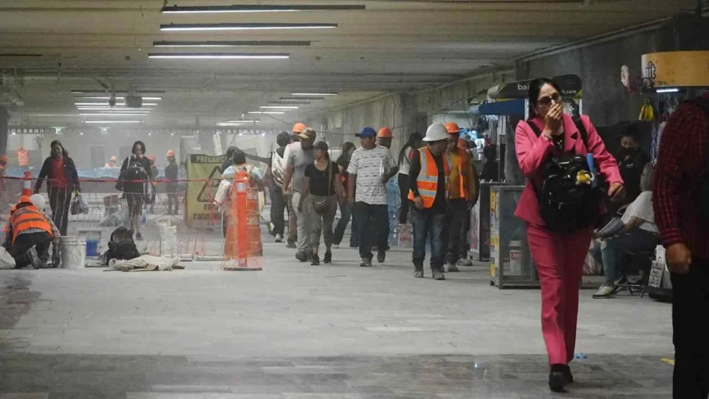 Continúan las obras de remodelación en las estaciones de la Línea 2 del Metro.
