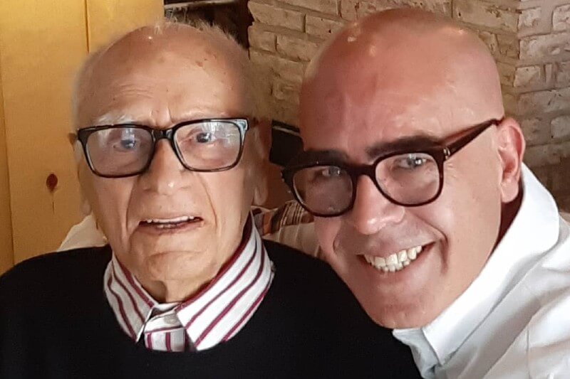Salvador Varela y su hijo Gabriel, ambos productores de teatro en México
