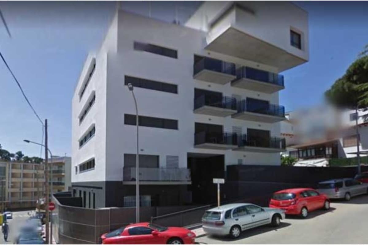 Por su parte, el alcalde del municipio, Jaume Dulsat, condenó los hechos externando que "hoy Lloret está de luto" y aseguró que realizarán las investigaciones correspondientes para frenar la violencia hacia las mujeres