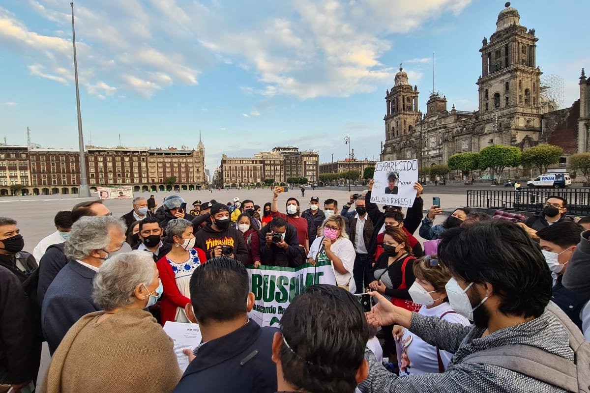 Olga Sánchez Cordero y Alejandro Encinas se reunieron con las madres de desaparecidos.
