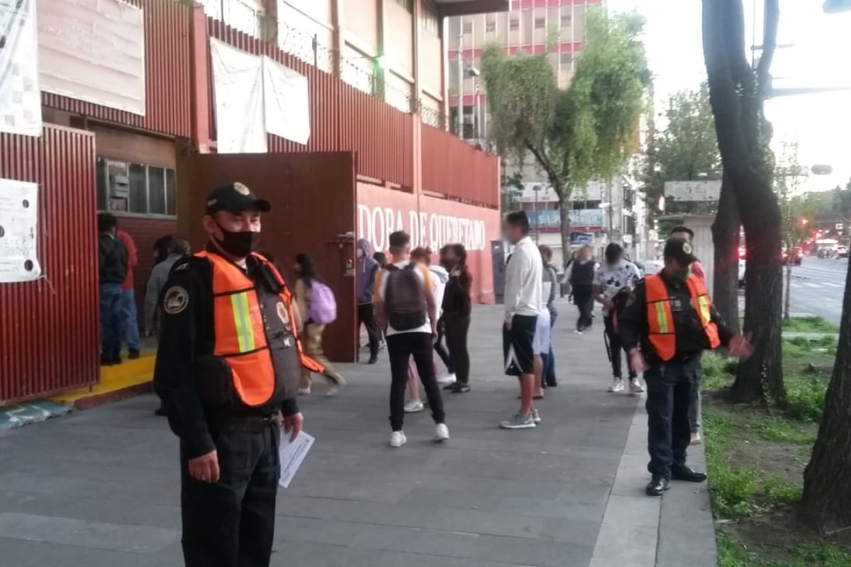Policía implementa operativo en escuelas